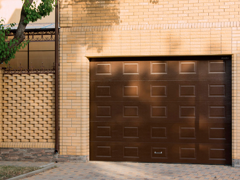 Секционные подъемные ворота для гаража DoorHan  цвет коричневый RAL8014 структура филенка  - Дока Дорхан