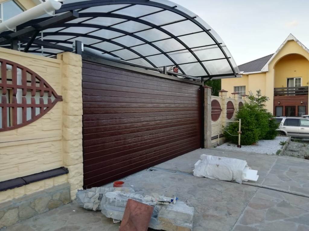 Секционные подъемные гаражные ворота шириной 5200 мм - DoorHan  купить в Екатеринбурге