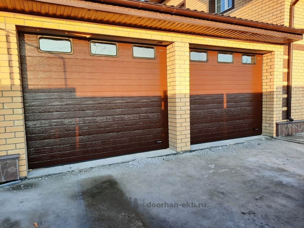 секционные подъемные ворота с врезными окнами цвет коричневый серия rsd02