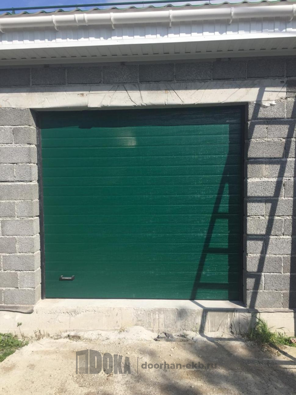 секционные ворота гаражные цвет зеленый ral-7016