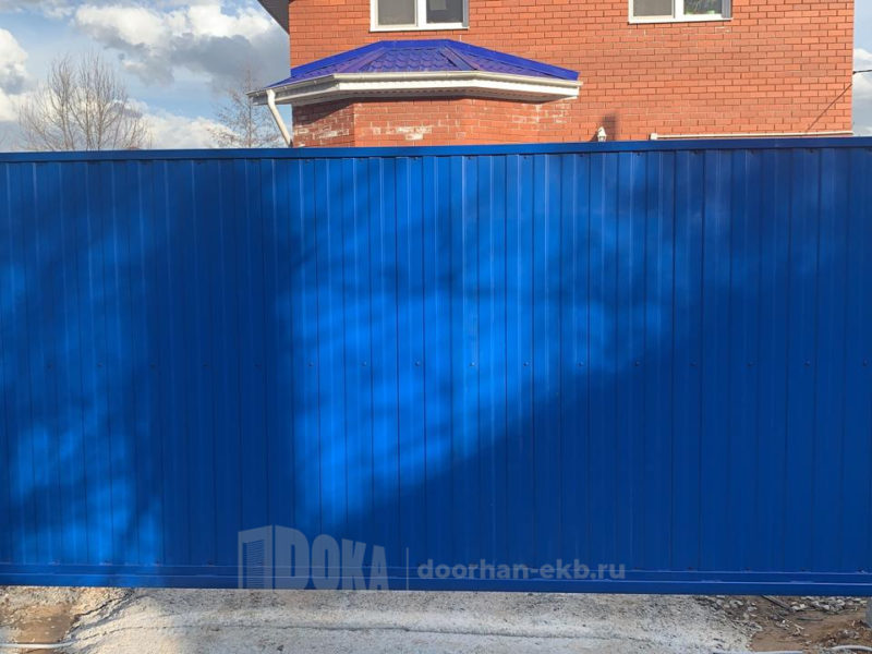 Откатные ворота с профнастилом синие, Ral 5005 шириной 4500 в Екатеринбурге