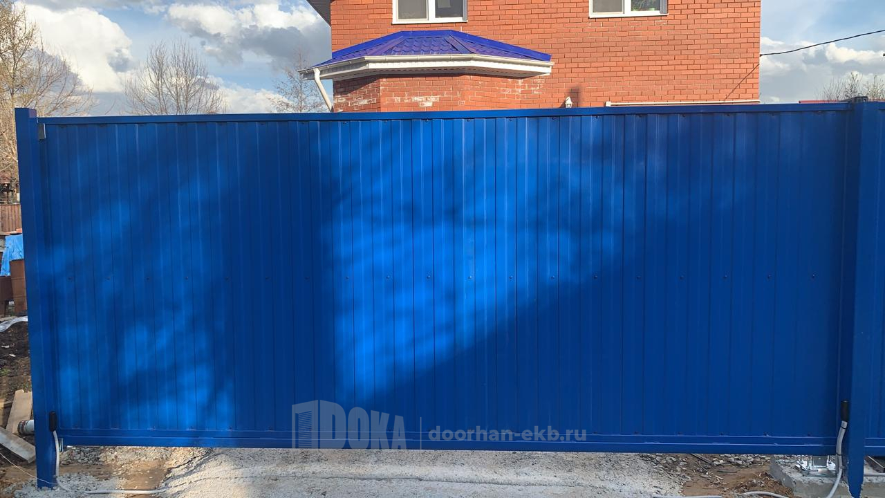 Откатные ворота с профнастилом синие, ral 5005 шириной 4500 в Екатеринбурге