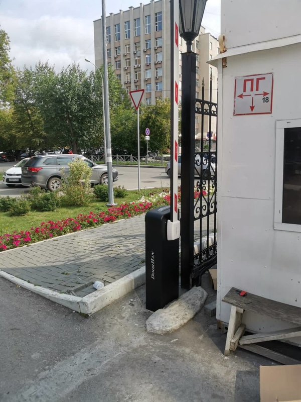 Шлагбаум автоматический Дорхан в Екатеринбурге - длина 6 метров