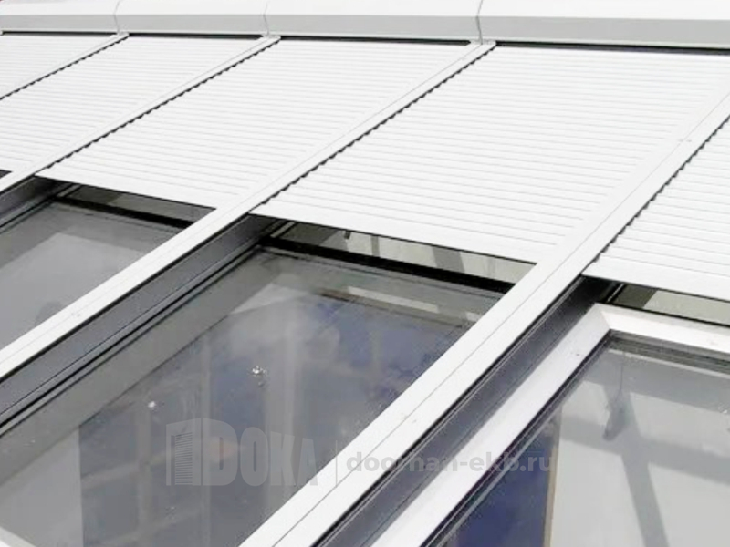 Сдвижная крыша для террас из рольставней для защиты стекла